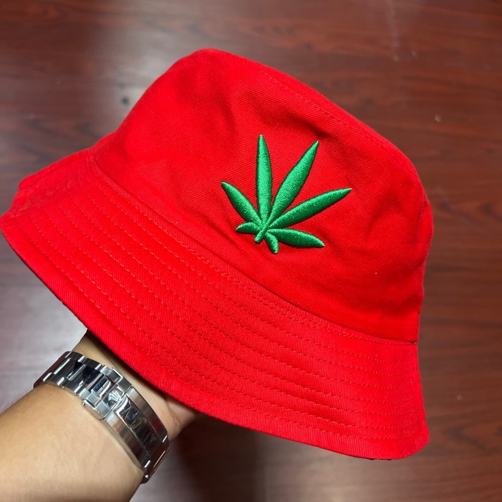 Reversible bucket hat
